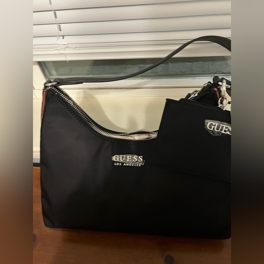 NWT guess purse . Selling to pay for post chemo